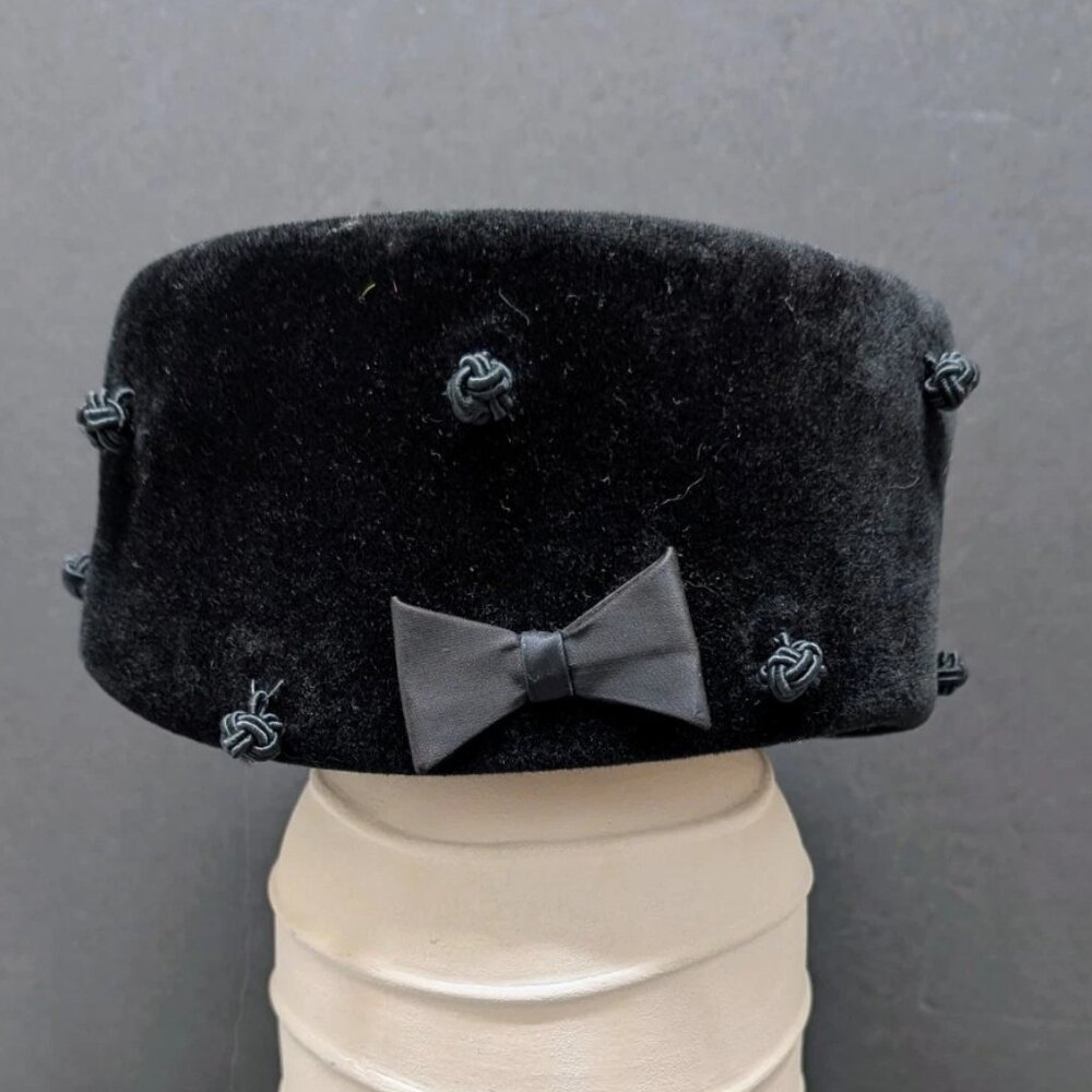 Vintage Women's Cloche Pillbox Hat Crushed Velvet Black Mod Retro JACOMET France